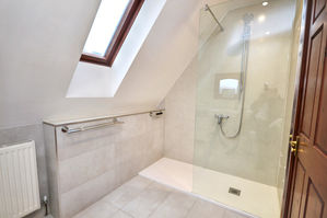Shower room- click for photo gallery